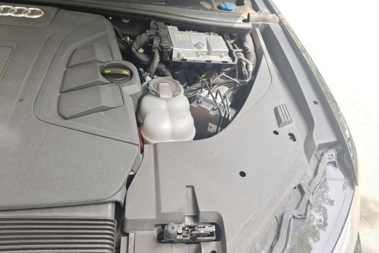Used Audi Q7 2018 45 TFSI Prestige Edition Engine Bay Left