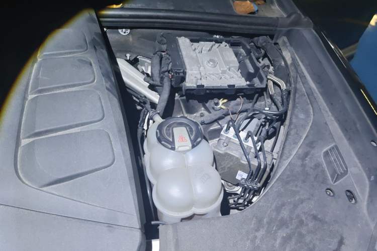 Used Audi Q7 2018 40 TFSI Comfort Model Engine Bay Left