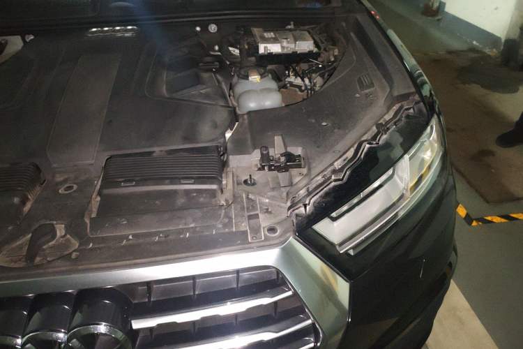 Used Audi Q7  Engine Bay Left