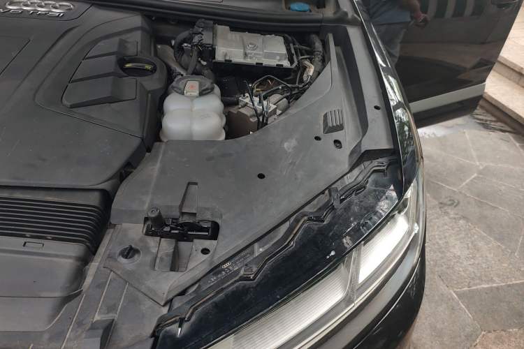 Used Audi Q7 2018 45 TFSI Technology Edition Engine Bay Left