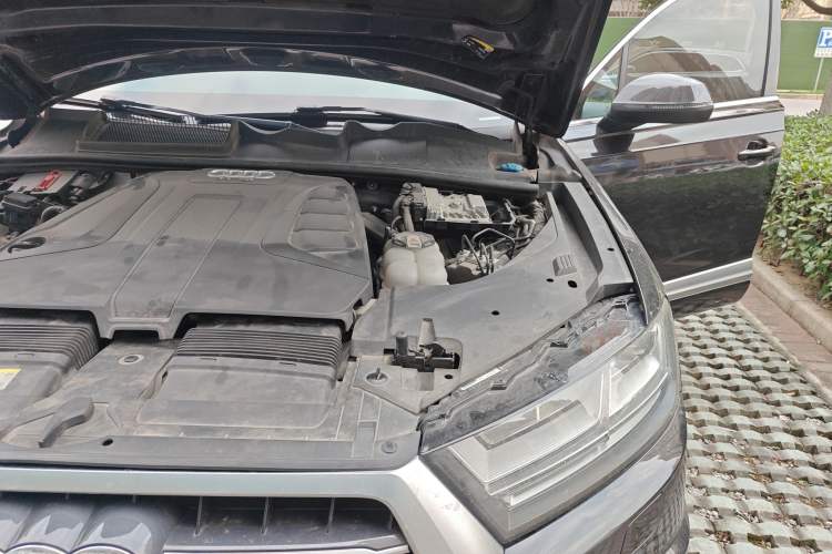 Used Audi Q7 2018 40 TFSI Comfort Model Engine Bay Left