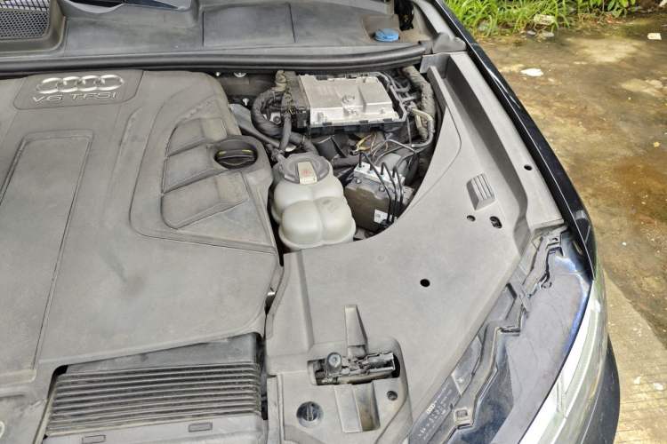 Used Audi Q7 2018 45 TFSI Technology Edition Engine Bay Left