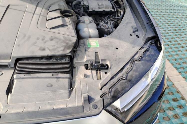 Used Audi Q7 2018 45 TFSI Technology Edition Engine Bay Left