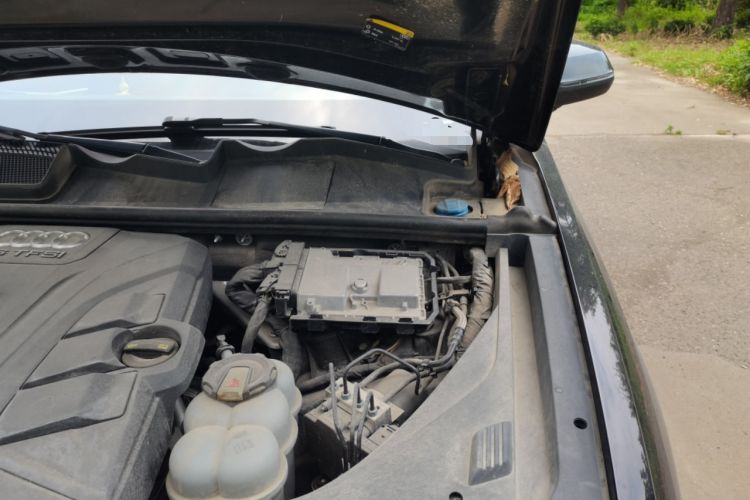 Used Audi Q7 2018 45 TFSI Technology Edition Engine Bay Left