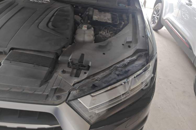 Used Audi Q7 2018 40 TFSI Comfort Model Engine Bay Left