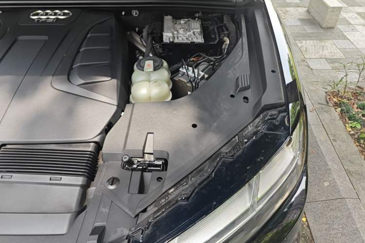 Used Audi Q7 2018 40 TFSI S line Sport Edition Engine Bay Left