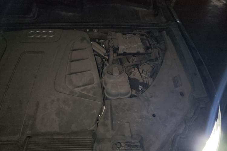 Used Audi Q7 2018 40 TFSI Comfort Model Engine Bay Left