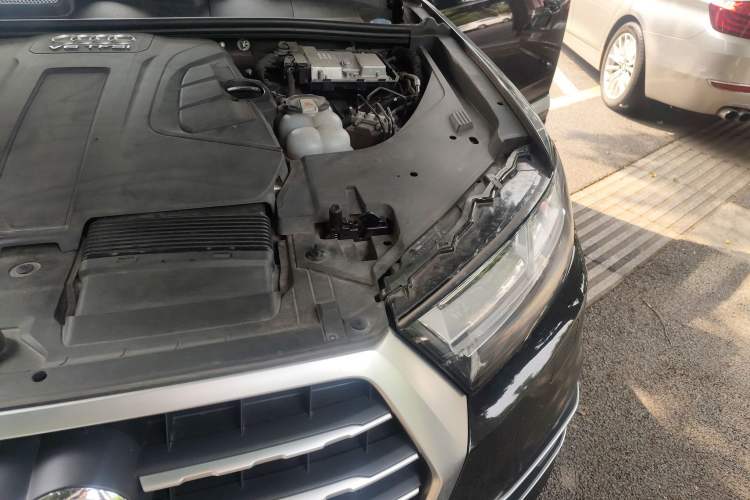 Used Audi Q7 2018 45 TFSI Technology Edition Engine Bay Left