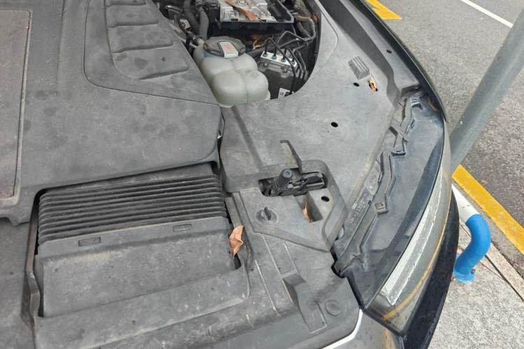 Used Audi Q7 2018 40 TFSI Comfort Model Engine Bay Left
