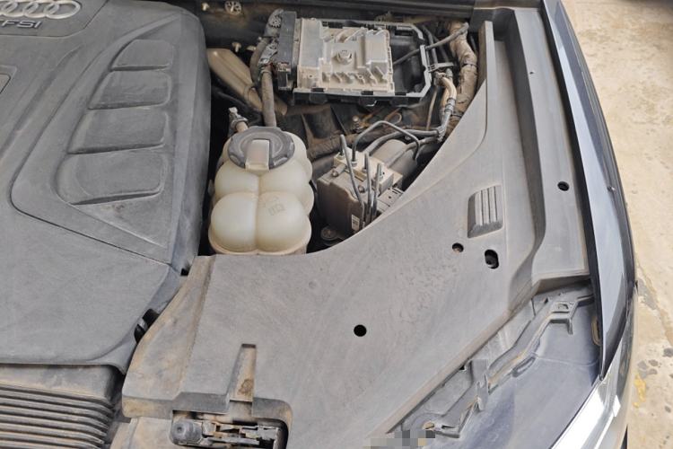 Used Audi Q7 2018 40 TFSI Comfort Model Engine Bay Left