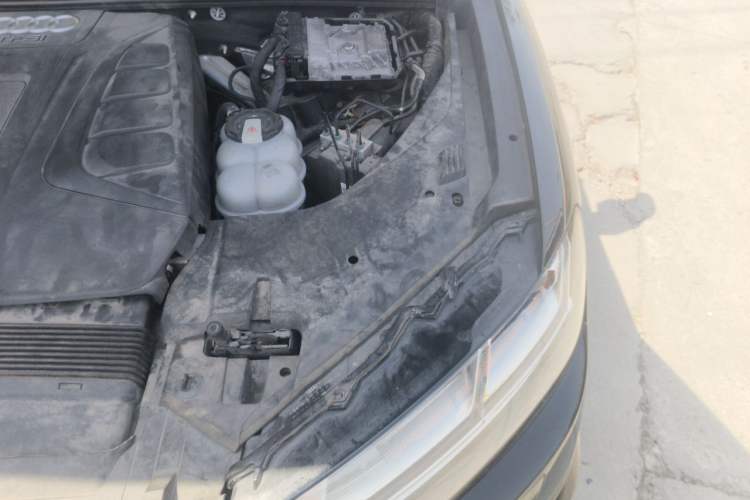 Used Audi Q7 2018 40 TFSI Comfort Model Engine Bay Left