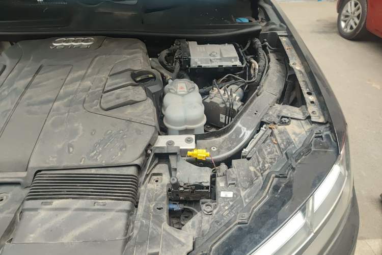 Used Audi Q7 2018 45 TFSI Technology Edition Engine Bay Left