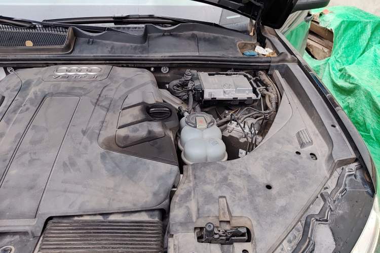 Used Audi Q7 2018 45 TFSI Technology Edition Engine Bay Left