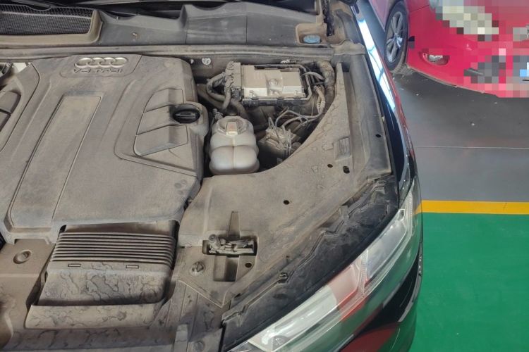 Used Audi Q7 2018 45 TFSI Technology Edition Engine Bay Left