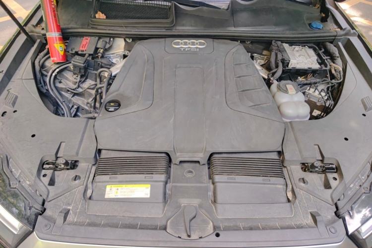 Used Audi Q7 2018 40 TFSI Comfort Model Engine Bay