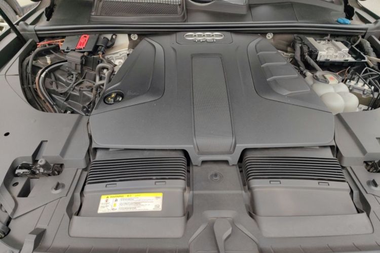 Used Audi Q7 2018 40 TFSI Comfort Model Engine Bay