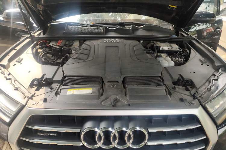 Used Audi Q7 2018 45 TFSI Technology Edition Engine Bay