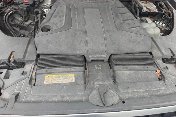 Used Audi Q7 2018 40 TFSI Comfort Model Engine Bay