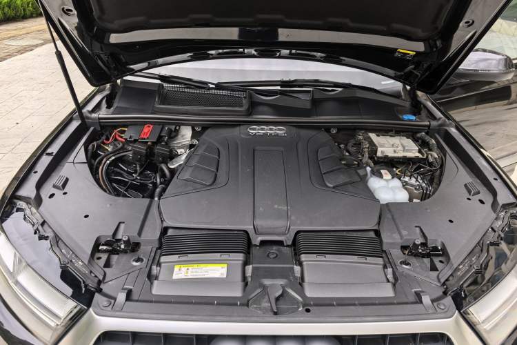Used Audi Q7 2018 45 TFSI Technology Edition Engine Bay