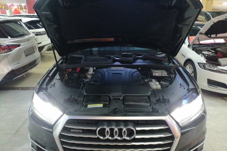 Used Audi Q7 2018 45 TFSI Technology Edition Engine Bay