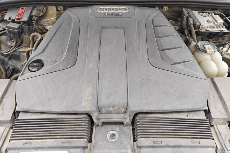 Used Audi Q7 2018 40 TFSI Comfort Model Engine Bay
