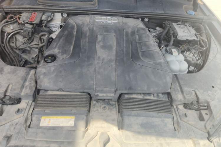 Used Audi Q7 2018 40 TFSI Comfort Model Engine Bay