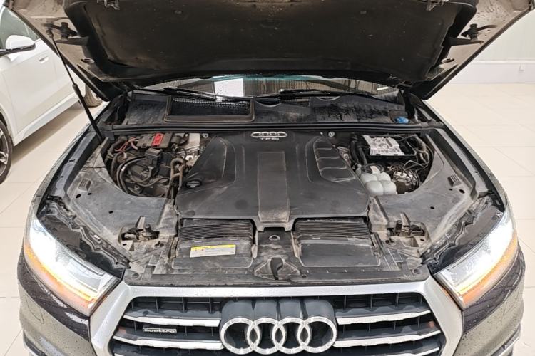 Used Audi Q7 2018 40 TFSI Comfort Model Engine Bay