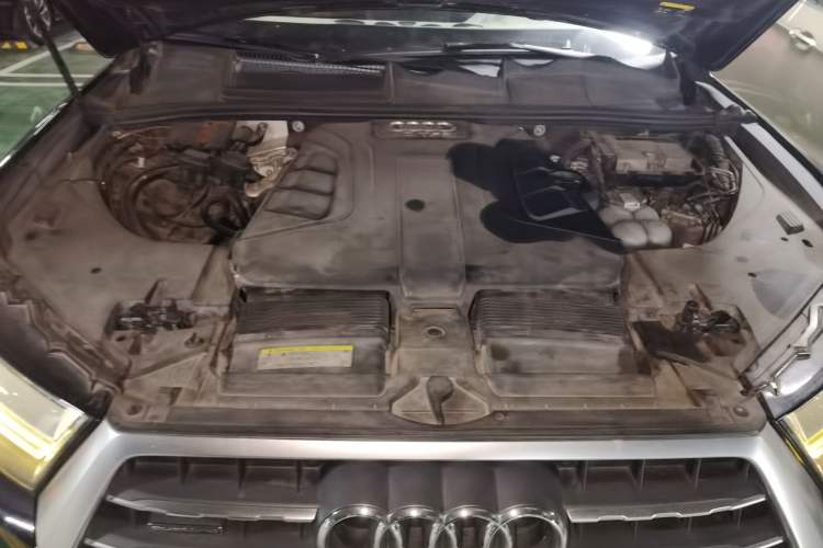 Used Audi Q7 2018 45 TFSI Technology Edition Engine Bay