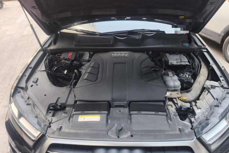 Used Audi Q7 2018 45 TFSI Technology Edition Engine Bay