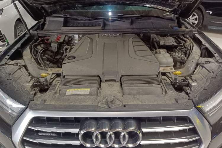 Used Audi Q7 2018 40 TFSI Comfort Model Engine Bay
