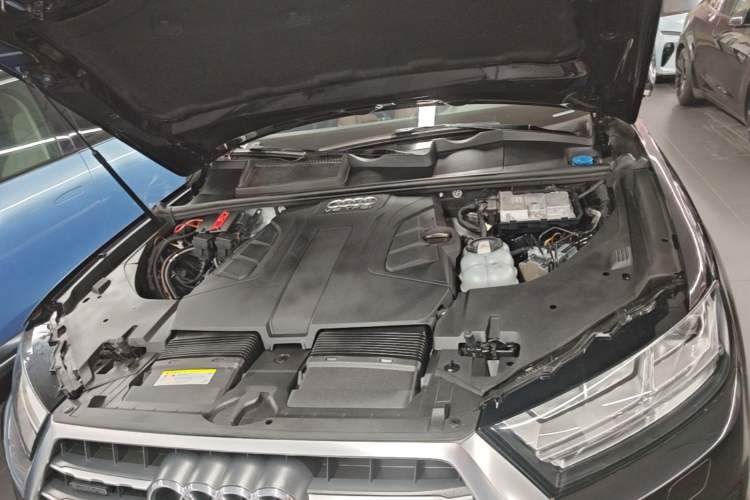Used Audi Q7 2018 45 TFSI Technology Edition Engine Bay