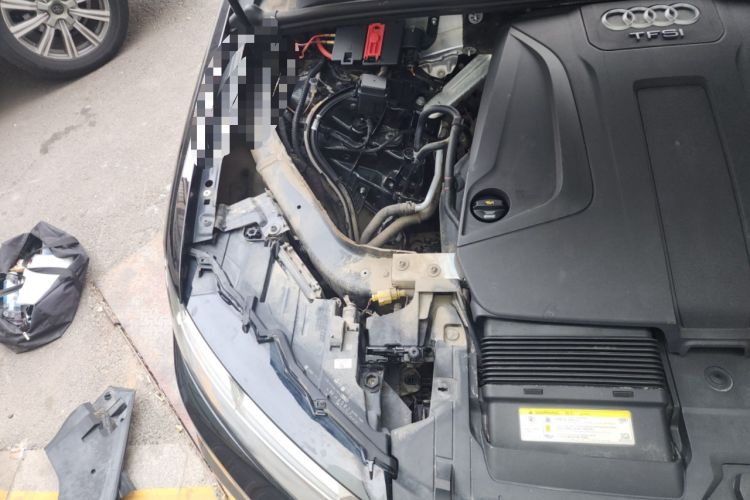 Used Audi Q7  Engine Bay Right