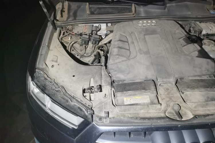 Used Audi Q7 2018 45 TFSI Technology Edition Engine Bay Right