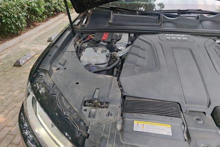 Used Audi Q7  Engine Bay Right
