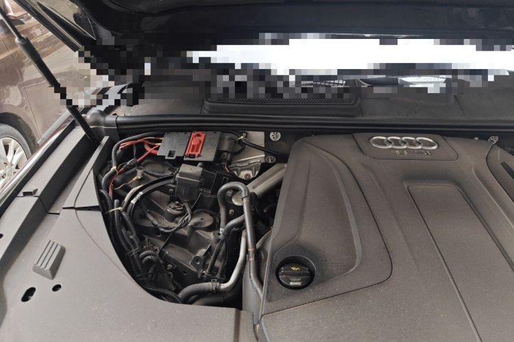 Used Audi Q7 2018 40 TFSI Comfort Model Engine Bay Right