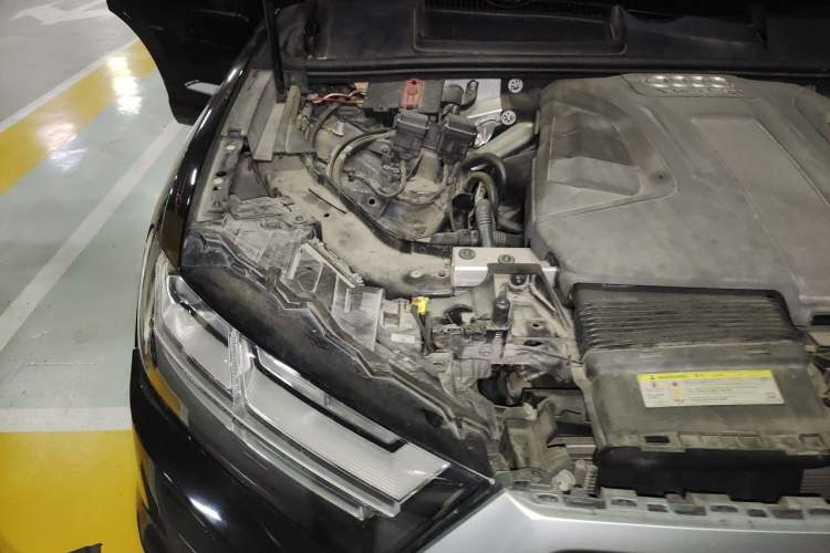 Used Audi Q7 2018 45 TFSI Technology Edition Engine Bay Right