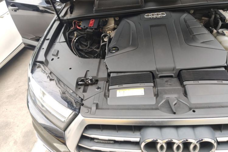 Used Audi Q7 2018 40 TFSI Comfort Model Engine Bay Right
