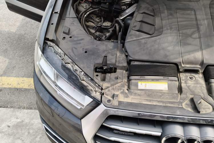 Used Audi Q7 2018 45 TFSI Technology Edition Engine Bay Right