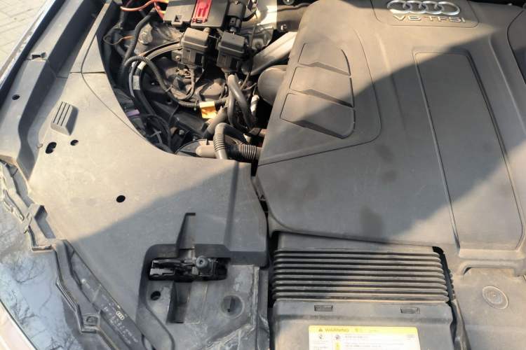 Used Audi Q7 2018 45 TFSI Technology Edition Engine Bay Right