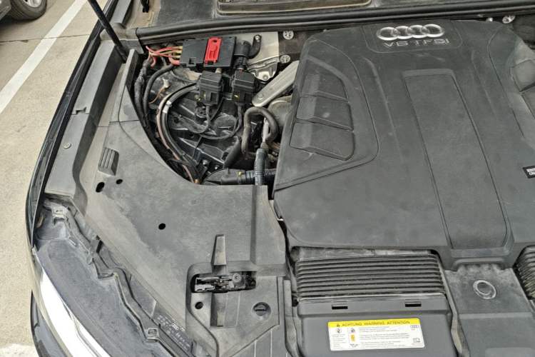 Used Audi Q7  Engine Bay Right