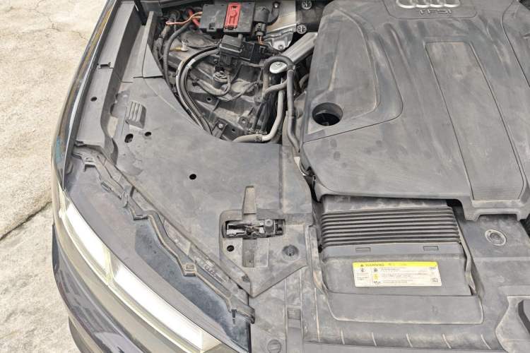 Used Audi Q7 2018 40 TFSI Comfort Model Engine Bay Right
