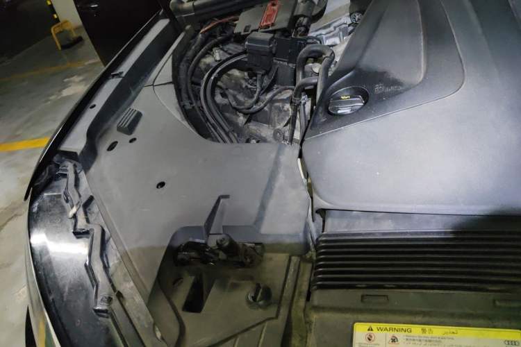 Used Audi Q7 2018 40 TFSI Comfort Model Engine Bay Right