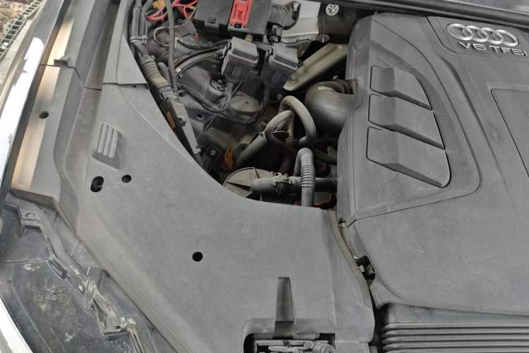 Used Audi Q7 2018 45 TFSI Technology Edition Engine Bay Right