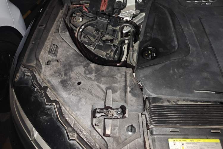 Used Audi Q7 2018 40 TFSI Comfort Model Engine Bay Right