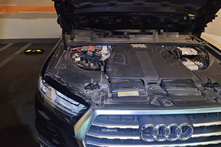 Used Audi Q7 2018 45 TFSI Technology Edition Engine Bay Right