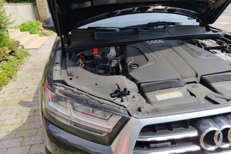 Used Audi Q7 2018 40 TFSI S line Sport Edition Engine Bay Right