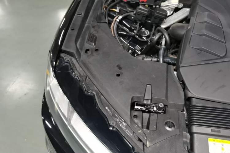 Used Audi Q7 2018 45 TFSI Technology Edition Engine Bay Right