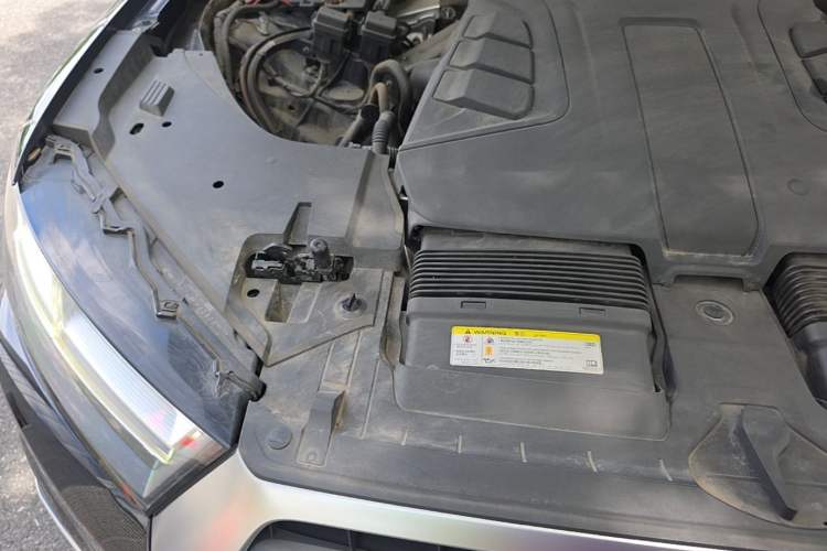 Used Audi Q7 2018 45 TFSI Technology Edition Engine Bay Right