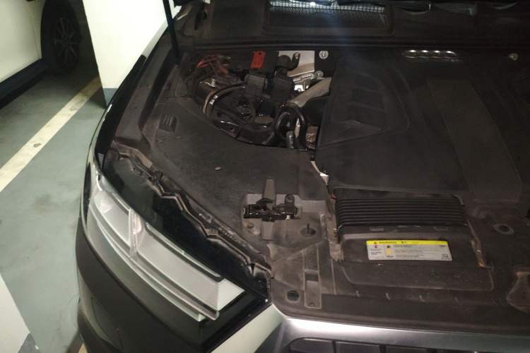 Used Audi Q7  Engine Bay Right