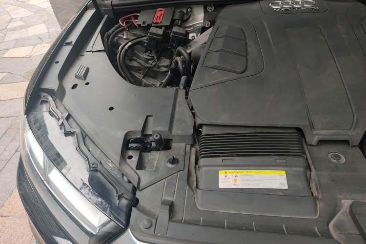 Used Audi Q7 2018 45 TFSI Technology Edition Engine Bay Right